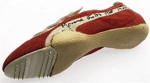 世界で初めて使われた全天候トラックに合わせたスパイク