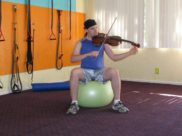 ボール×演奏(ヴァイオリン)